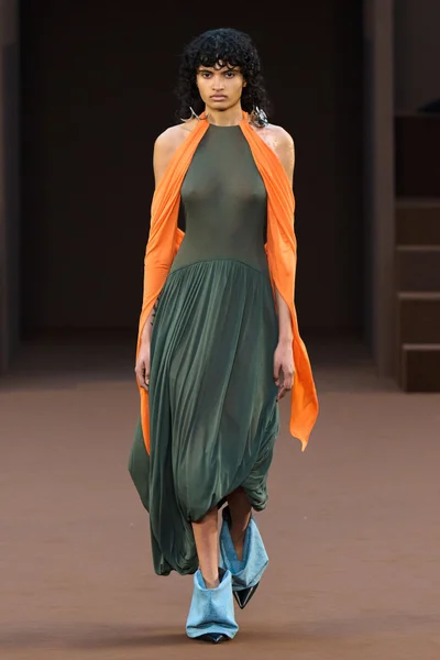Look 48